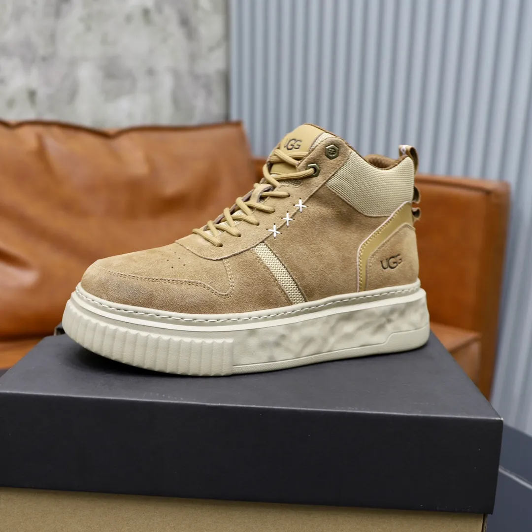 Ex-factory price: 620💰Thick wool imported from Australia Brand: UGG genuine purchase Size: 39-44 Grade: Official website 1:1 Material: First layer of genuine leather waterproof and antifreeze upper Real wool lining Original non-slip soft wear-resistant outsole Style category: Men's casual shoes Trendy style Comfortable on the feet Color: Official website color synchronization